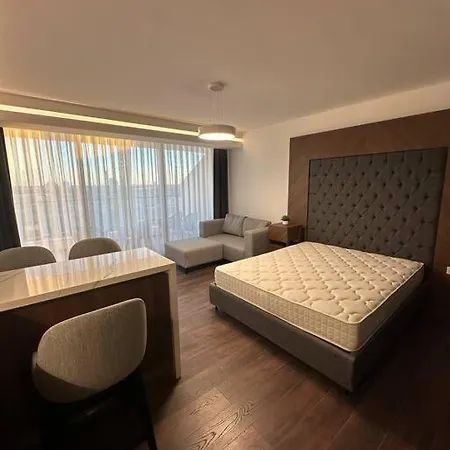 Grand Sapphire Apartment *